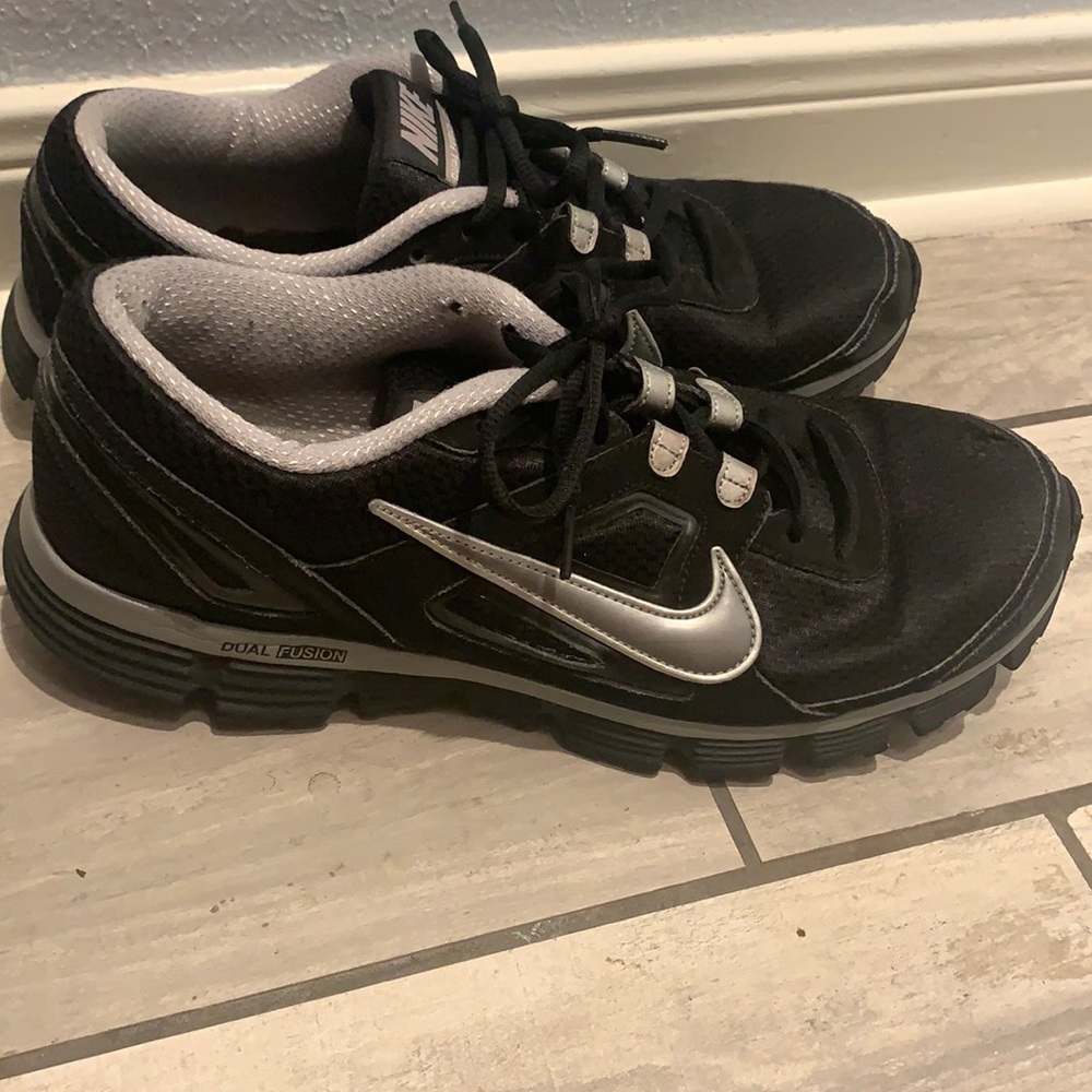 Nike dual fusion st